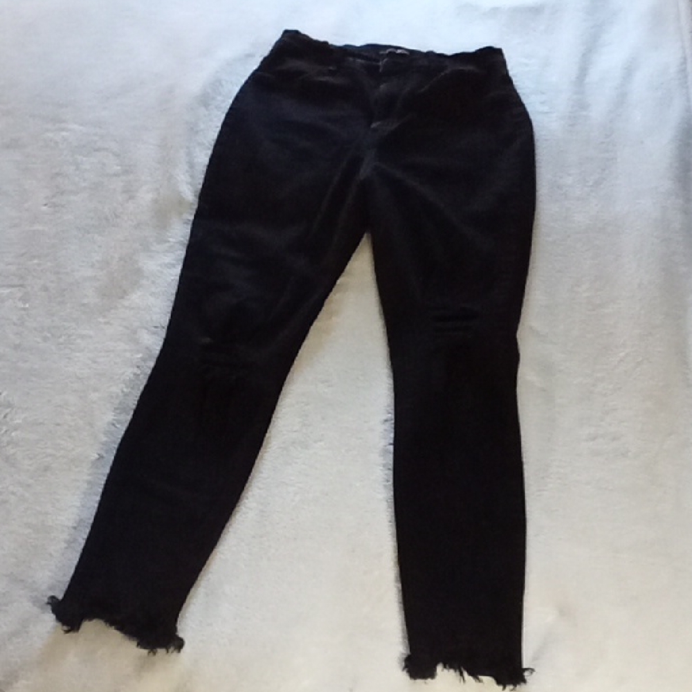 Fashion Nova STRETCH Black Cropped Jeans SIZE 9 STRETCH!! LIKE NEW